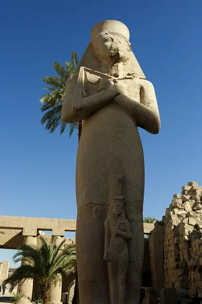 Ancient statue of Rameses II in Karnak temple in Luxor,Egypt — Stock Photo, Image