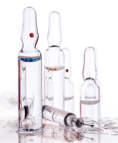 Ampules and syringe — Stock Photo, Image