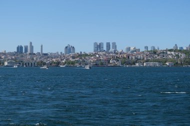 İstanbul 'un deniz manzarası. Avrupa tarafı Anadolu kıyılarından bakıyor