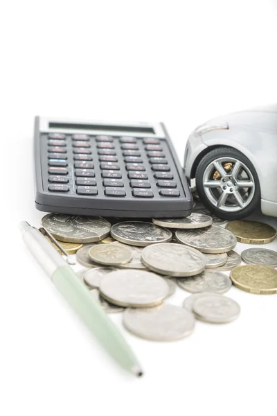 Monedas, Calculadora, pluma y coche — Foto de Stock