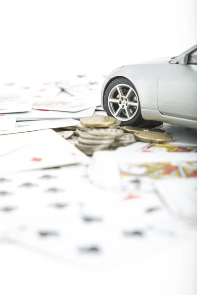 Monedas, tarjetas y un coche — Foto de Stock