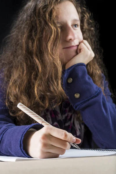 Teen doing her homework — Stock Photo, Image