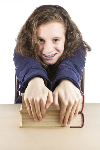 Подростка и ее книги — стоковое фото