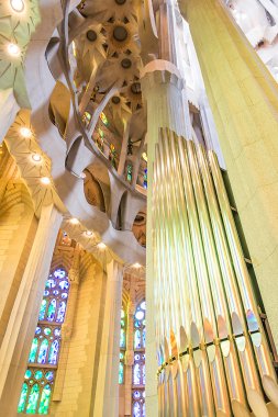 katedral içinde organ borular