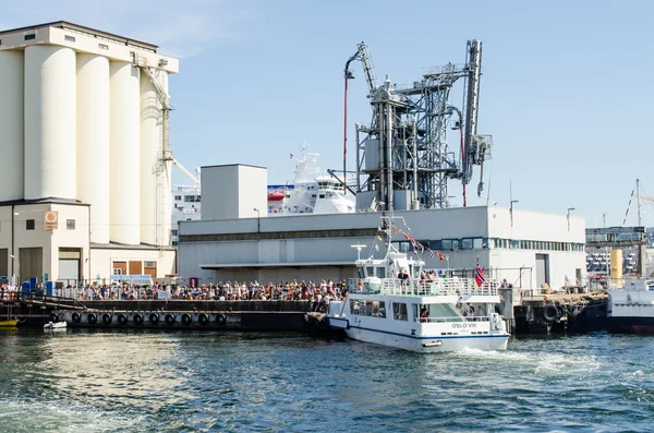 Ferry boat crowd — Stock Photo, Image