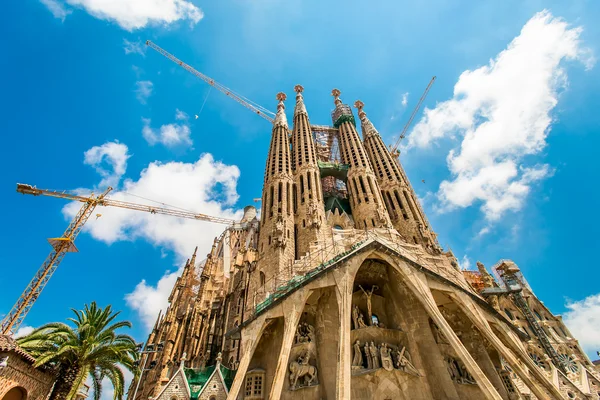 Sagrada crane sky — Stock Photo, Image