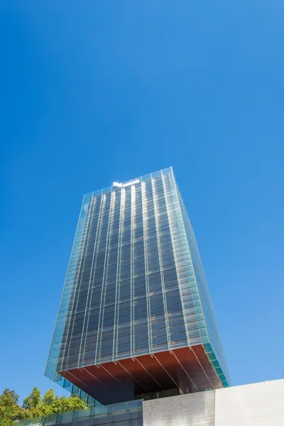 Fasada nowoczesnego budynku w Madrycie — Zdjęcie stockowe