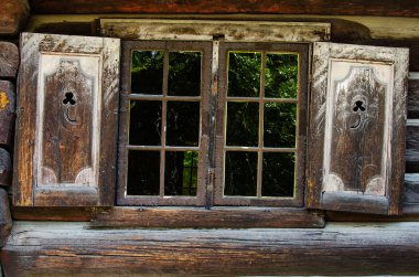 Dekoratif ahşap kabin pencere