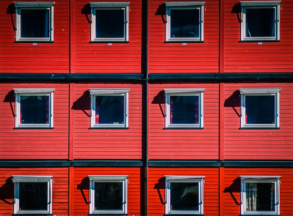 Kırmızı kargo konteyner ev olarak — Stok fotoğraf