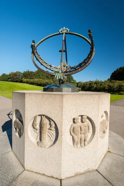 Solur i Vigelandsparken i oslo — Stockfoto