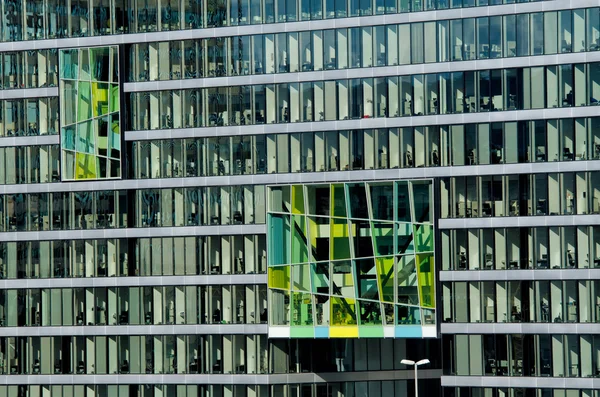 Fassade eines Bürogebäudes — Stockfoto