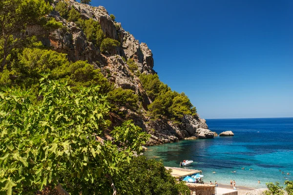 Exotische blauwe zee lagune op mallorca Spanje — Stockfoto
