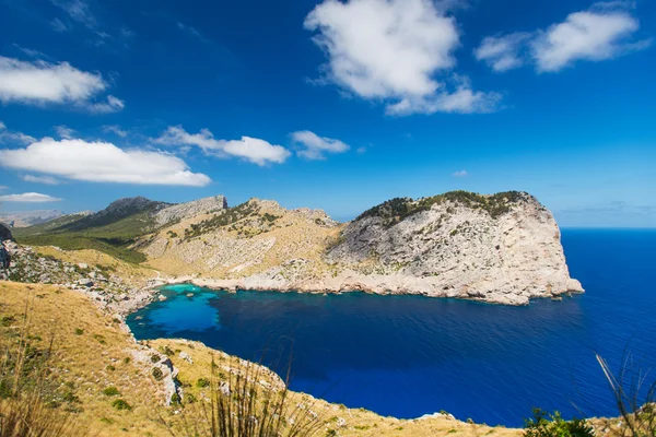 Formador de cabo na costa de Maiorca, ilhas baleares — Fotografia de Stock