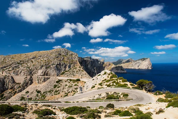 Carretera sinuosa en montaña en Mallorca España — Foto de Stock