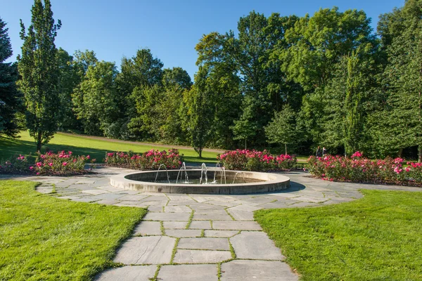 Fontein in het stad openbaar park frogner oslo, Noorwegen — Stockfoto