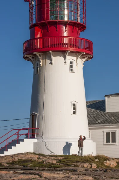 Girl and lighthouse — Stock Photo, Image