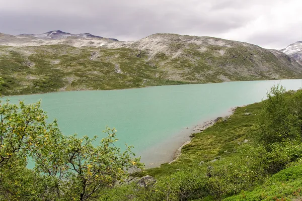 Lago de montaña en norway — Foto de Stock