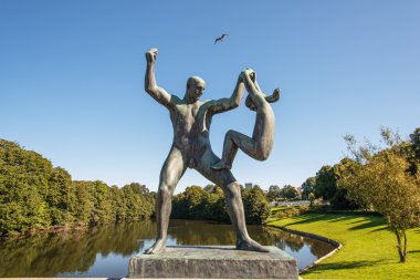 Vigeland park heykel adam ve kız