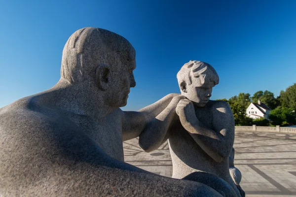 Estátuas do parque de Vigeland pai filho — Fotografia de Stock