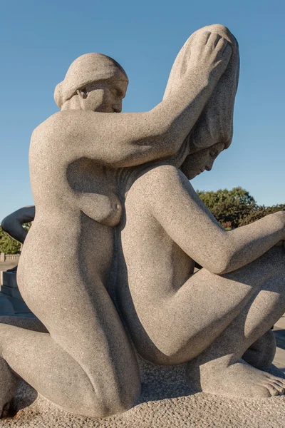 Vigeland parc statues grand-mère et femme — Photo