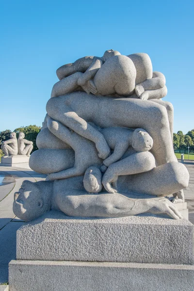 ヴィーゲラン公園の彫像のボディ — ストック写真