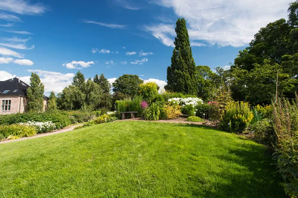 Jardín botánico en Oslo Noruega en verano — Foto de Stock