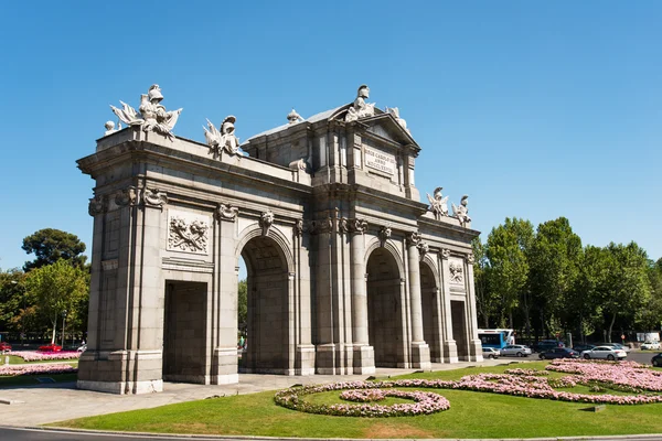 Puerta de alcala in madrid Spanje — Stockfoto