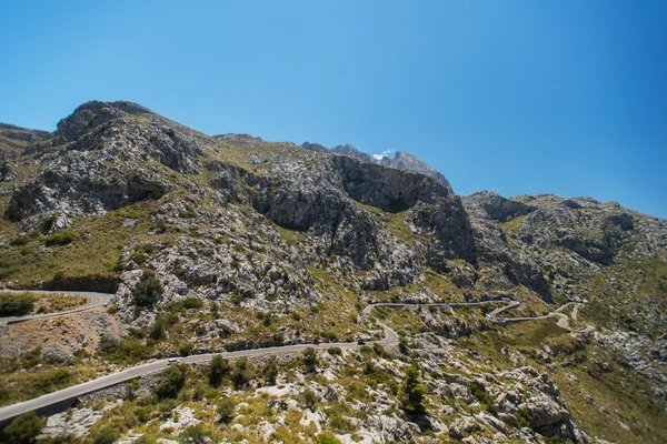 Kronkelende weg in de bergen van mallorca — Stockfoto