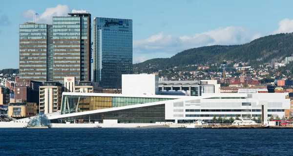 Vista para a Ópera Nacional de Oslo — Fotografia de Stock