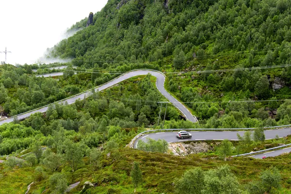 Droga kjerag mgły chmury — Zdjęcie stockowe