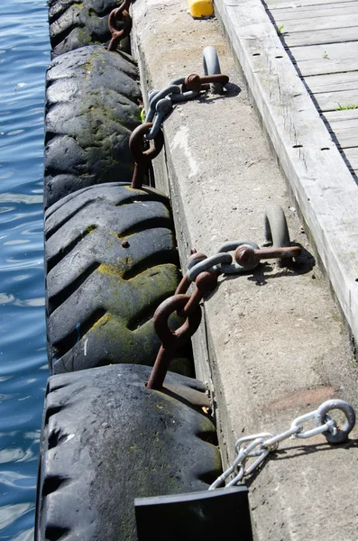 Tires chained pier — Stock Photo, Image