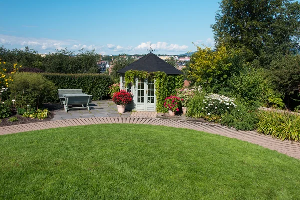 Gazebo no jardim botânico — Fotografia de Stock