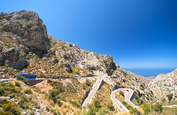 Mountain highway on Mallorca with buses — Stock Photo, Image