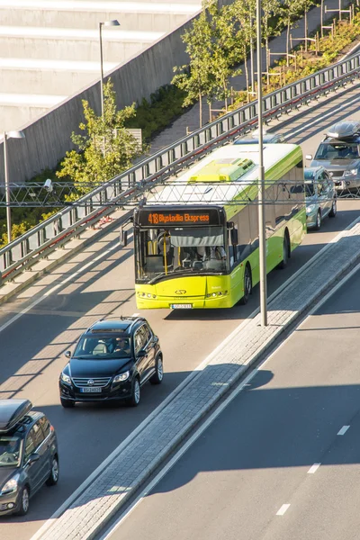 Linienbus auf der Straße von Oslo — Stockfoto