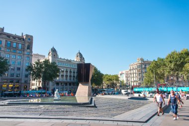 Barcelona'da plaza cataluna Macia Anıtı