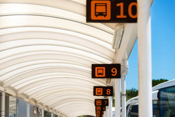 Puertas en la estación de autobuses — Foto de Stock