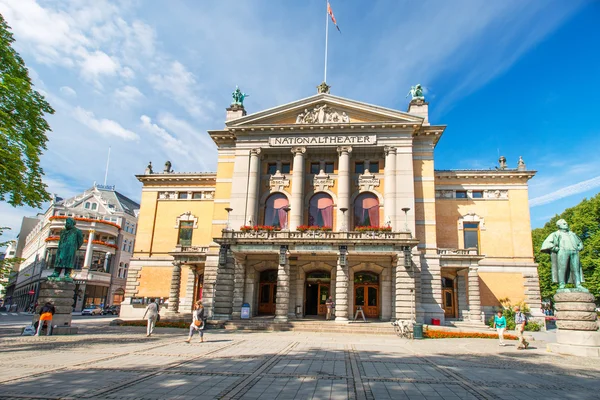 Nationaltheatret ή το Εθνικό Θέατρο στο Όσλο της Νορβηγίας — Φωτογραφία Αρχείου