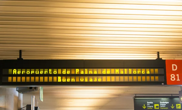 Welkom teken op luchthaven — Stockfoto