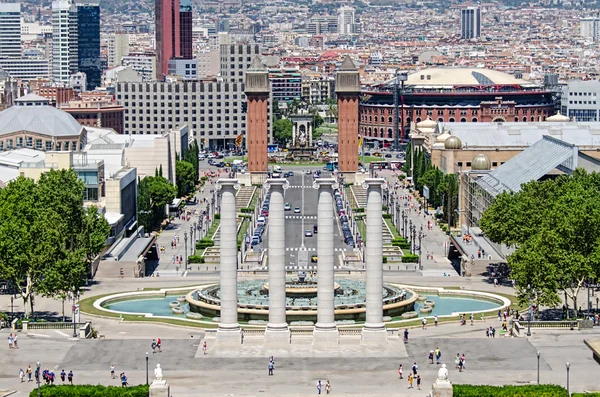 Montjuic columns and fountain on Plaza de Espana in Barcelona — Stock Photo, Image