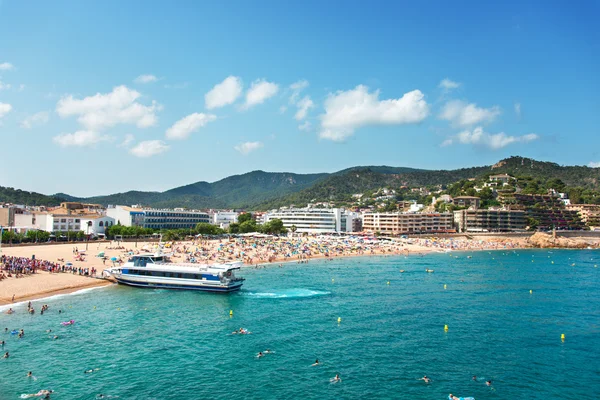 Panoramisch uitzicht op het strand in de buurt van tossa de mar Catalonië Spanje — Stockfoto