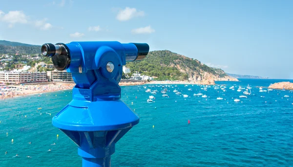 Monokulær observasjon ved Tossa de Mar – stockfoto
