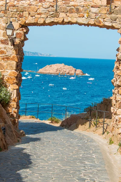 トッサ ・ デ ・村の有名な湾 3 月カタルーニャ — ストック写真