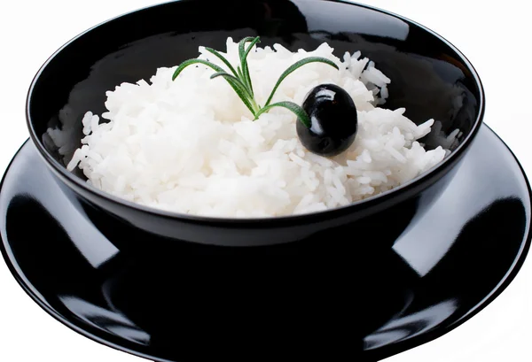 Witte rijst in zwarte kom geïsoleerd — Stockfoto