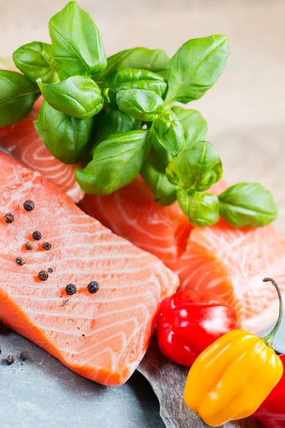 Fresh salmon fillet with basil and pepper — Stock Photo, Image