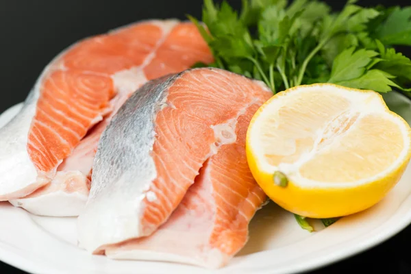 Uncooked salmon on plate — Stock Photo, Image