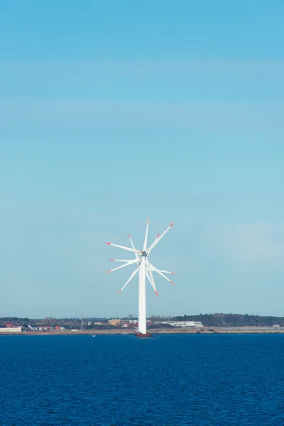 Moinhos de vento no mar com espaço de cópia — Fotografia de Stock
