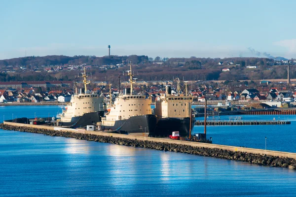 Cargo ships docked in port — Stock Photo, Image