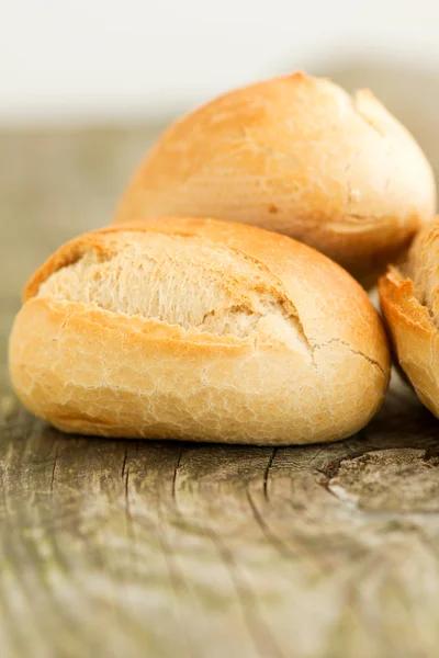Pane sul tavolo di legno da vicino — Foto Stock