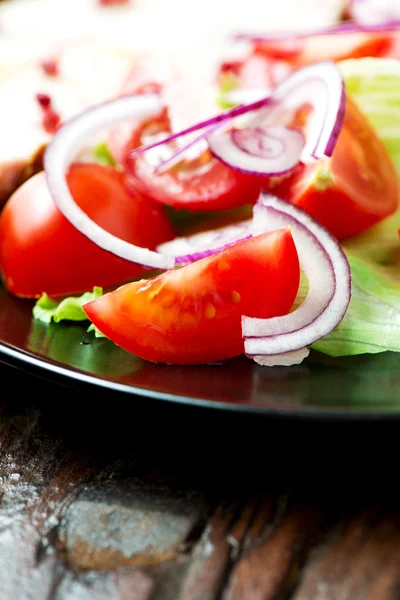 Placa con ensalada —  Fotos de Stock