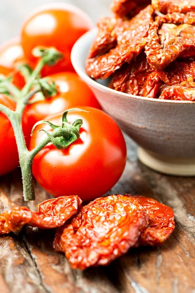 Set van droog en verse tomaten — Stockfoto